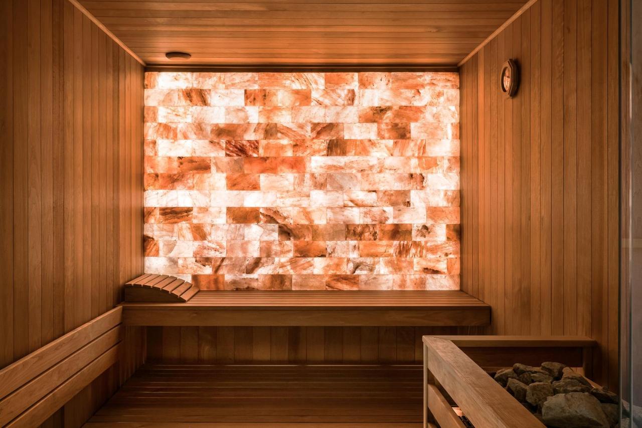 Nosalowy Park Hotel & Spa Ζακοπάνε Εξωτερικό φωτογραφία Himalayan salt blocks in a sauna