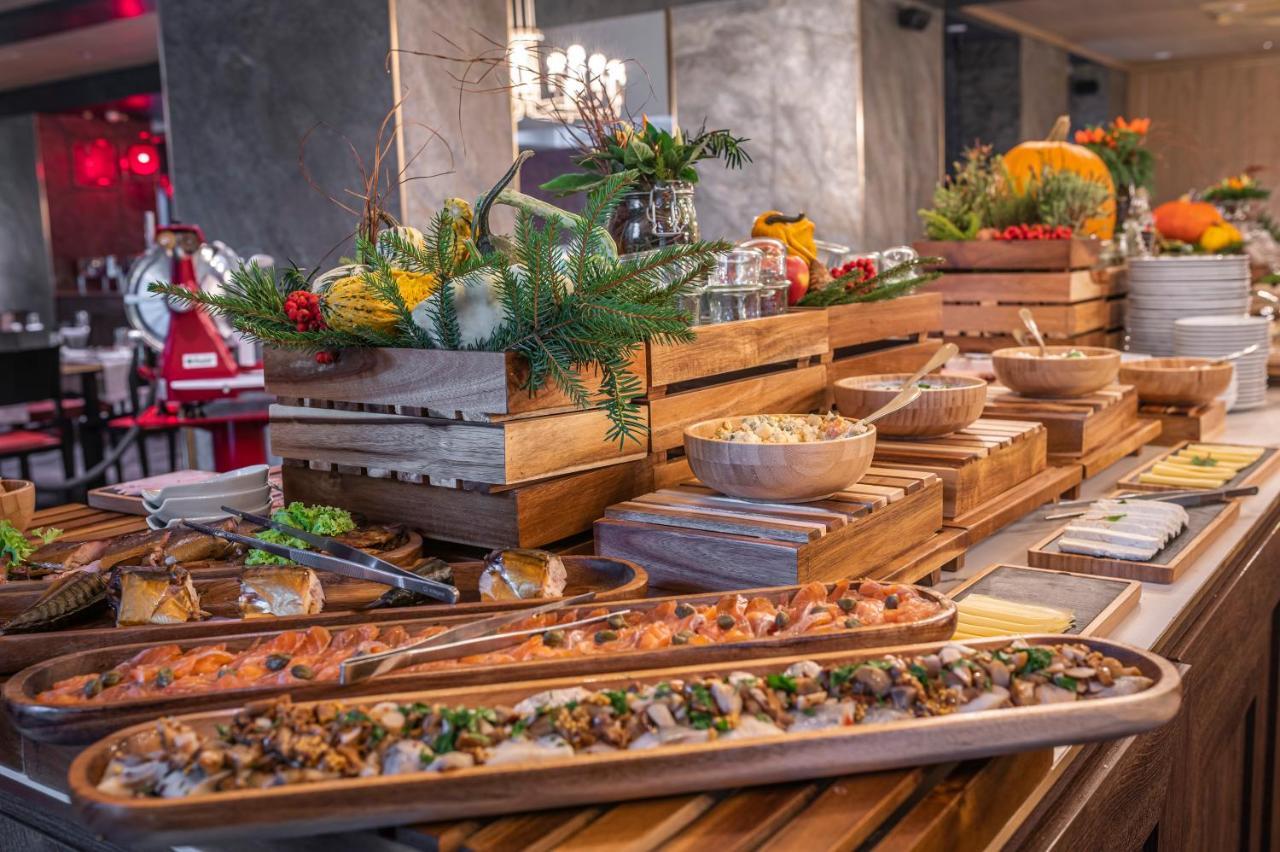 Nosalowy Park Hotel & Spa Ζακοπάνε Εξωτερικό φωτογραφία A buffet at a restaurant